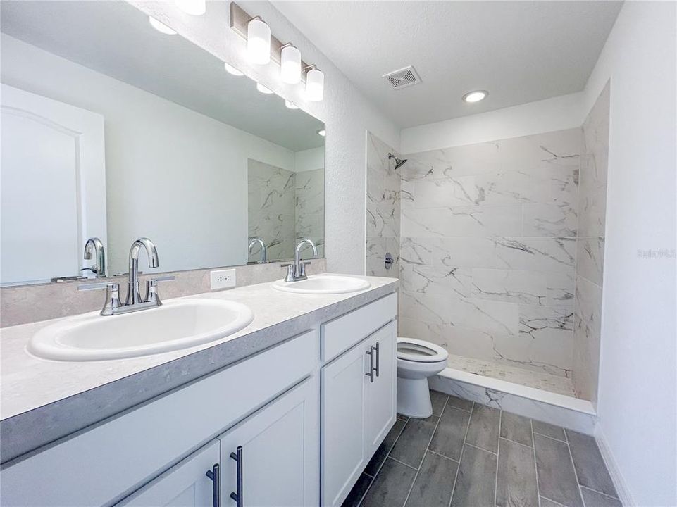 合同活跃: $264,900 (3 贝兹, 2 浴室, 1266 平方英尺)