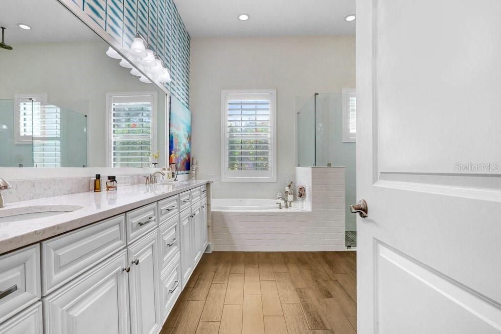 Activo con contrato: $1,575,000 (4 camas, 3 baños, 3700 Pies cuadrados)