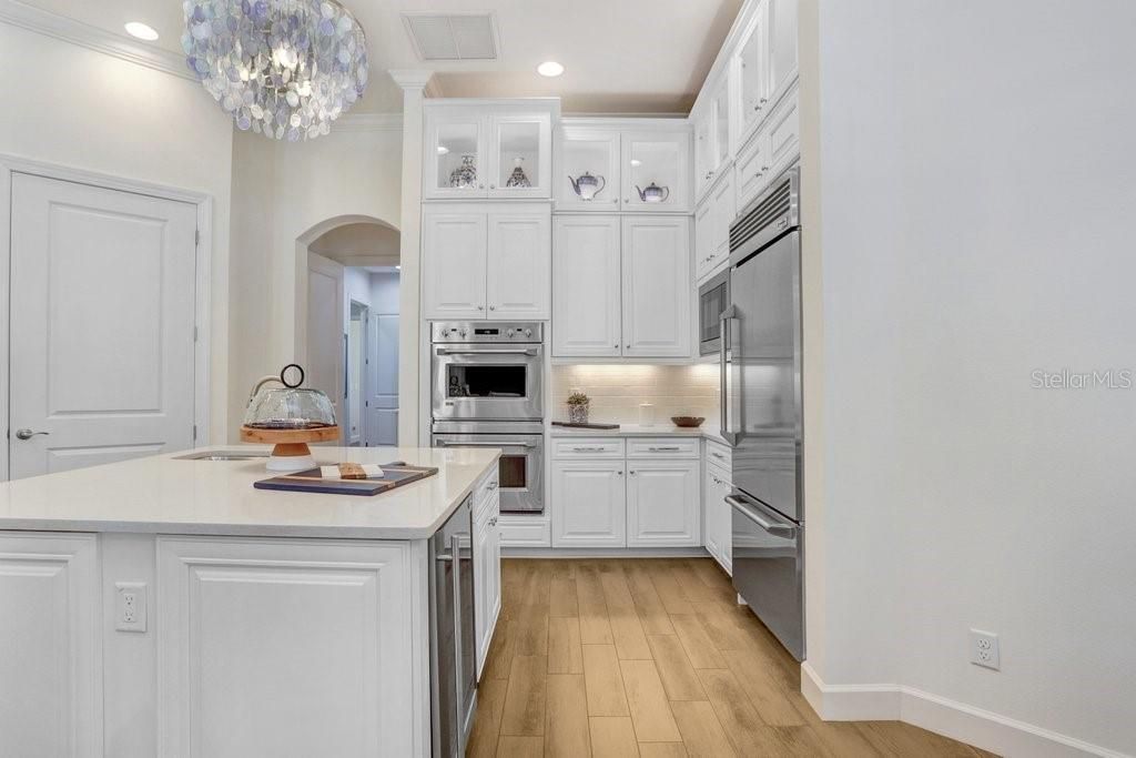 Activo con contrato: $1,575,000 (4 camas, 3 baños, 3700 Pies cuadrados)