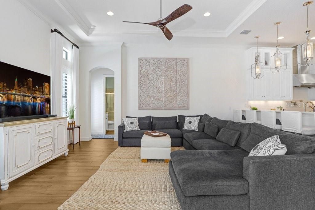 Activo con contrato: $1,575,000 (4 camas, 3 baños, 3700 Pies cuadrados)