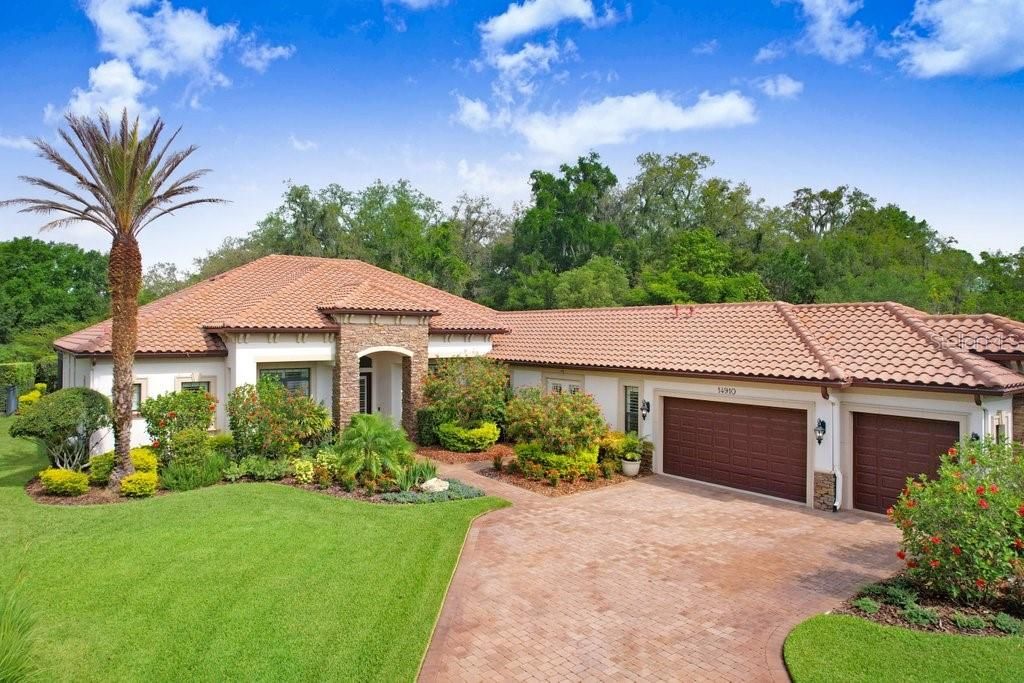 Activo con contrato: $1,575,000 (4 camas, 3 baños, 3700 Pies cuadrados)