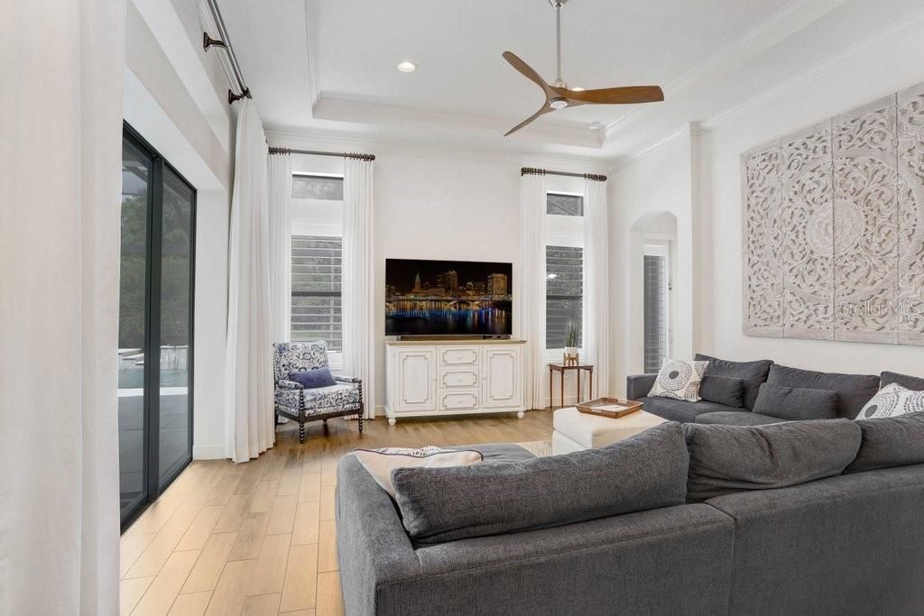 Activo con contrato: $1,575,000 (4 camas, 3 baños, 3700 Pies cuadrados)