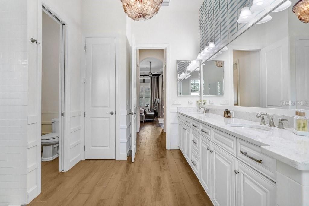 Activo con contrato: $1,575,000 (4 camas, 3 baños, 3700 Pies cuadrados)