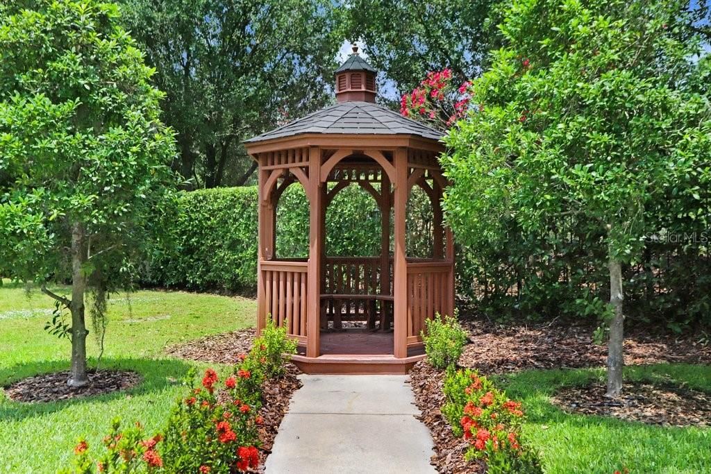 Activo con contrato: $1,575,000 (4 camas, 3 baños, 3700 Pies cuadrados)