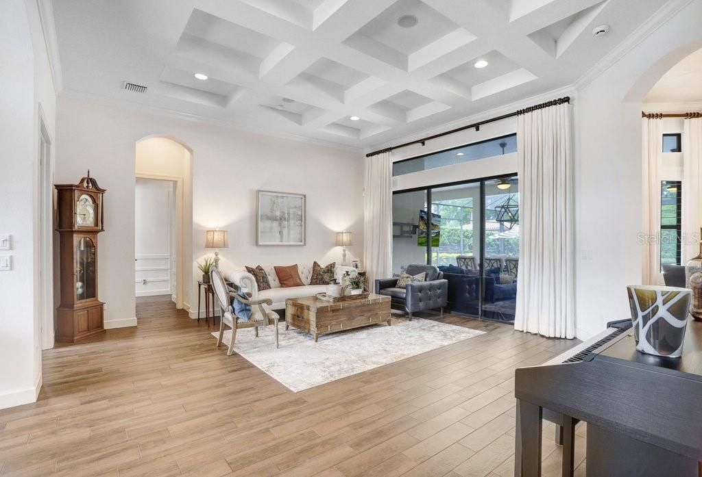 Activo con contrato: $1,575,000 (4 camas, 3 baños, 3700 Pies cuadrados)