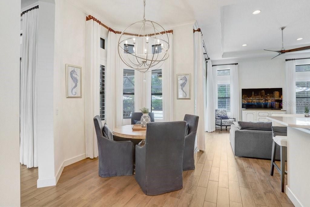 Activo con contrato: $1,575,000 (4 camas, 3 baños, 3700 Pies cuadrados)