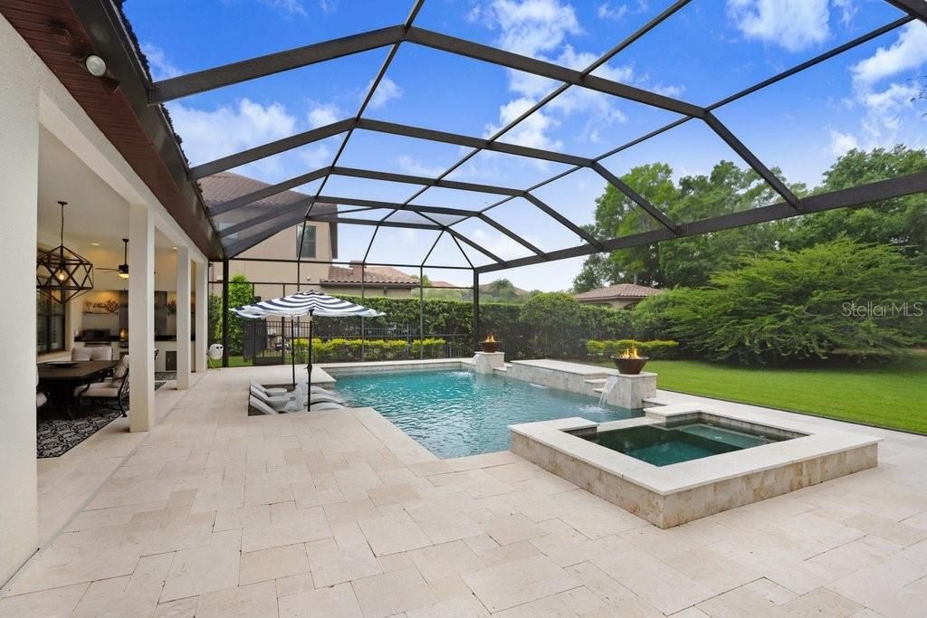 Activo con contrato: $1,575,000 (4 camas, 3 baños, 3700 Pies cuadrados)