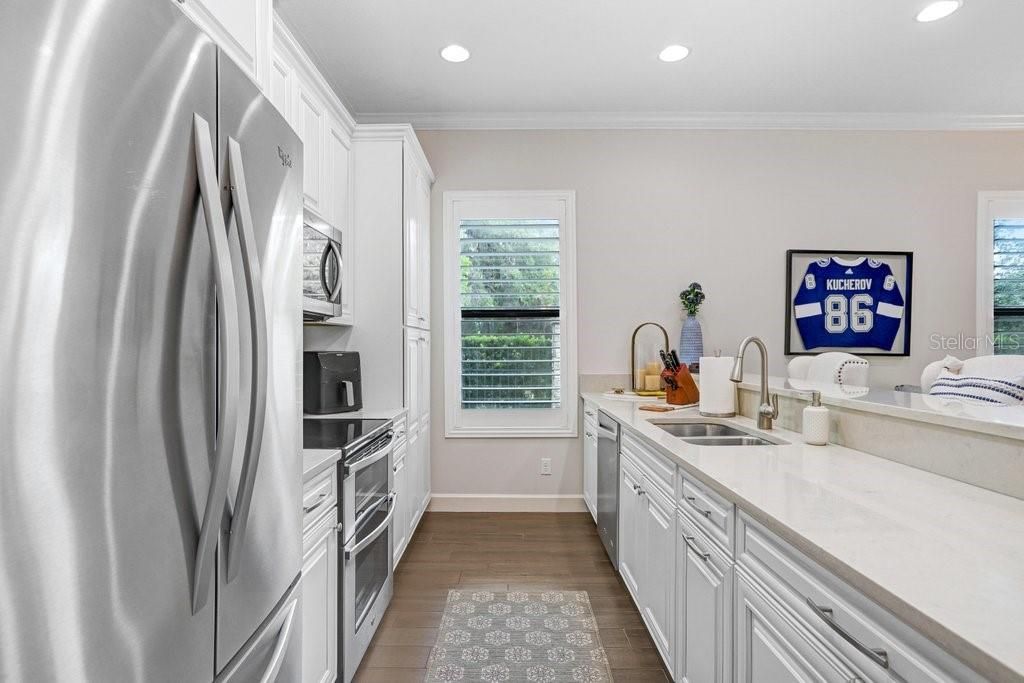 Activo con contrato: $1,575,000 (4 camas, 3 baños, 3700 Pies cuadrados)