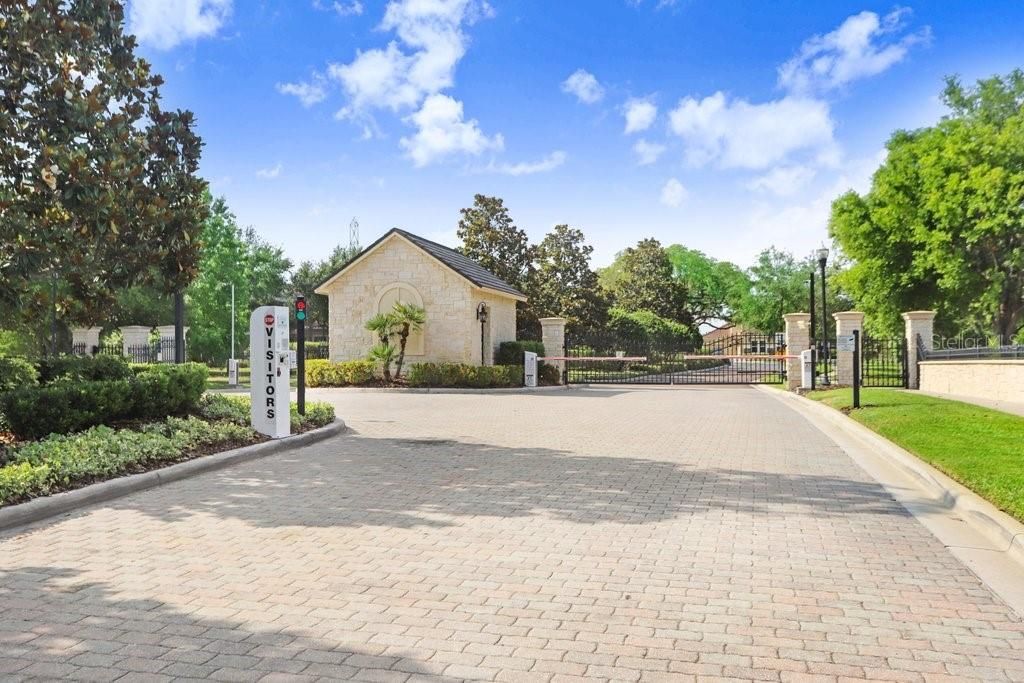 Activo con contrato: $1,575,000 (4 camas, 3 baños, 3700 Pies cuadrados)