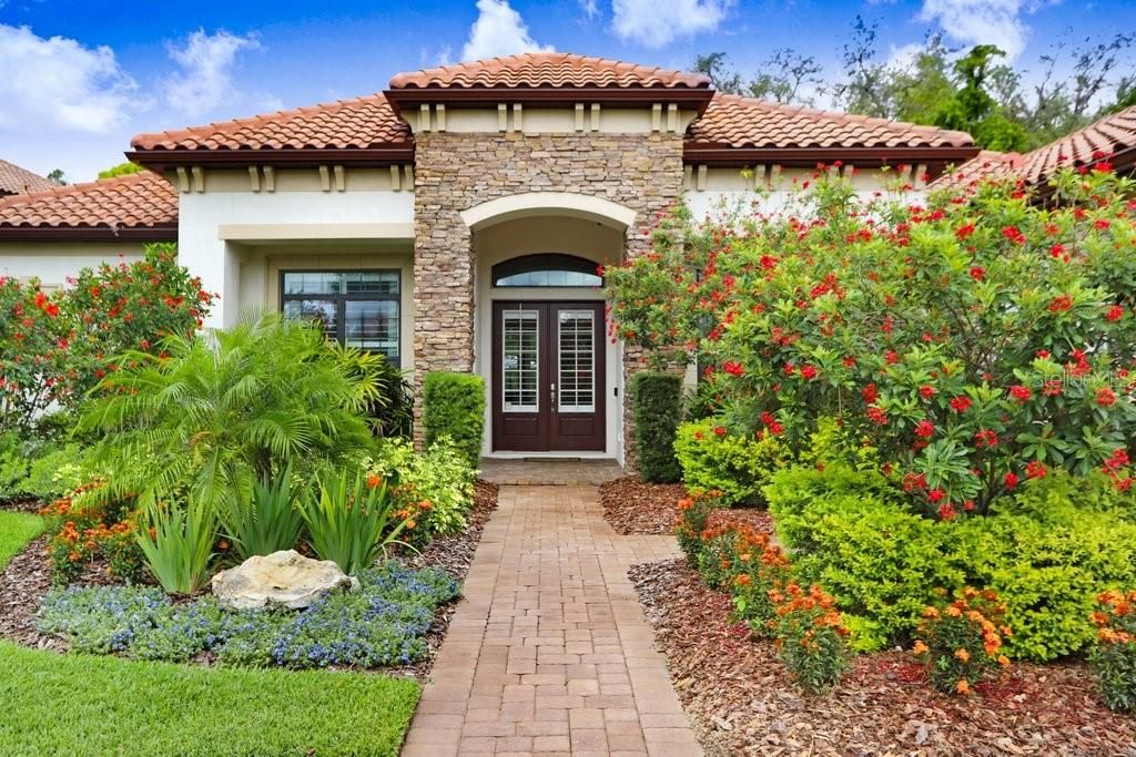 Activo con contrato: $1,575,000 (4 camas, 3 baños, 3700 Pies cuadrados)