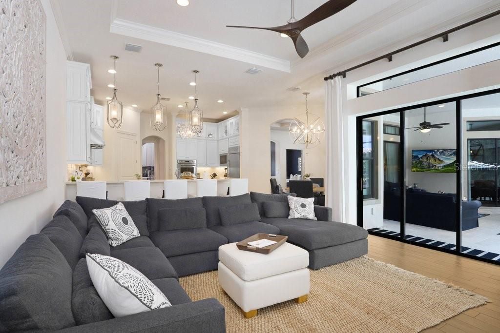 Activo con contrato: $1,575,000 (4 camas, 3 baños, 3700 Pies cuadrados)