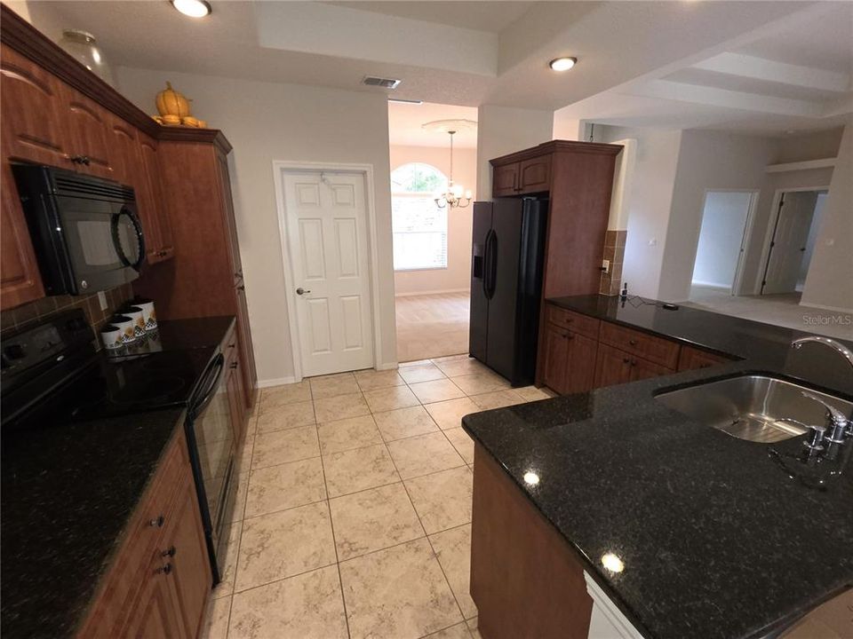 En Venta: $405,000 (3 camas, 2 baños, 2061 Pies cuadrados)