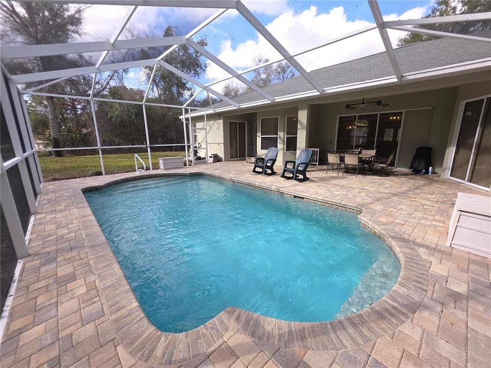 En Venta: $405,000 (3 camas, 2 baños, 2061 Pies cuadrados)