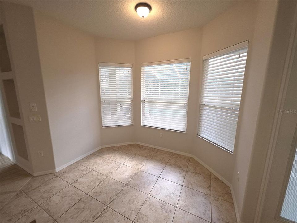 En Venta: $405,000 (3 camas, 2 baños, 2061 Pies cuadrados)