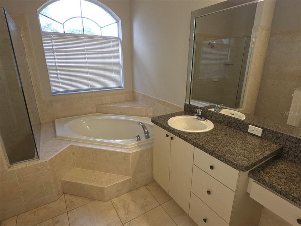 En Venta: $405,000 (3 camas, 2 baños, 2061 Pies cuadrados)