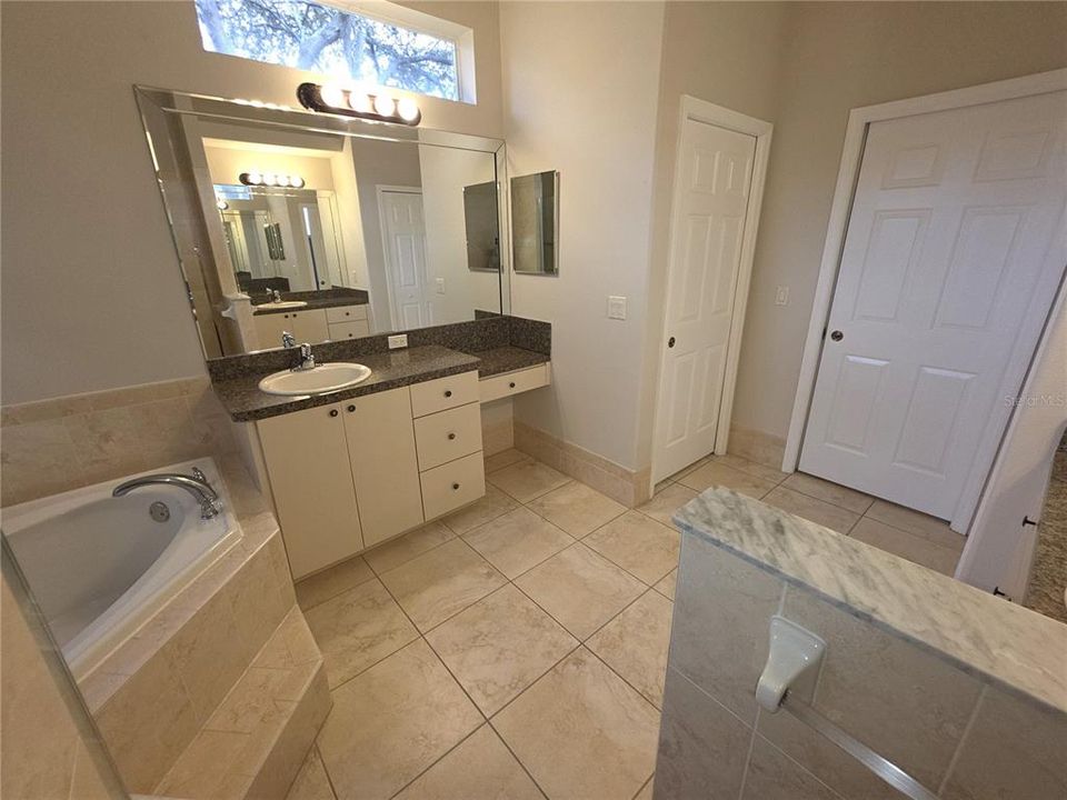 En Venta: $405,000 (3 camas, 2 baños, 2061 Pies cuadrados)