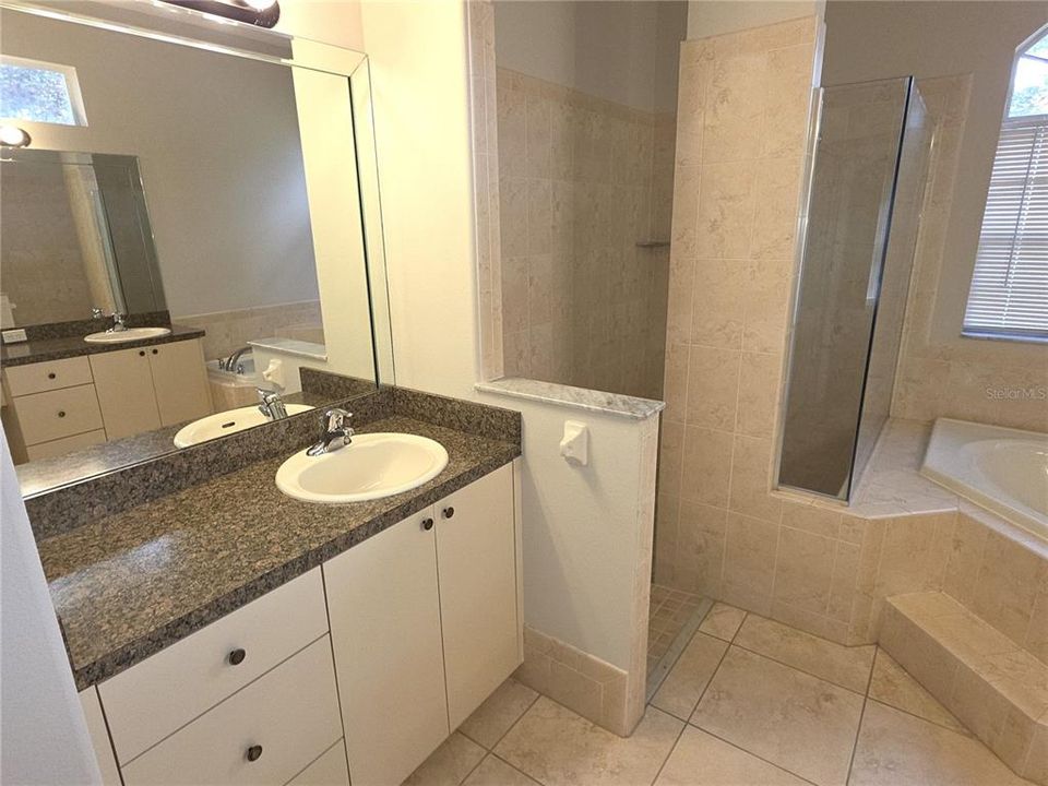 En Venta: $405,000 (3 camas, 2 baños, 2061 Pies cuadrados)