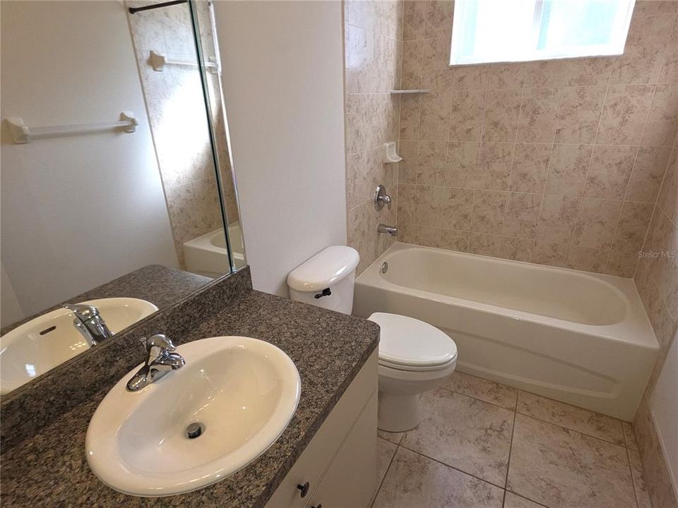 En Venta: $405,000 (3 camas, 2 baños, 2061 Pies cuadrados)