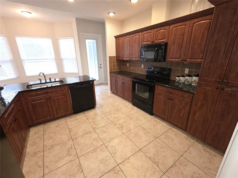 En Venta: $405,000 (3 camas, 2 baños, 2061 Pies cuadrados)