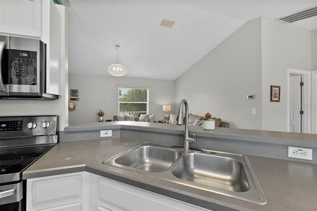 For Sale: $289,000 (3 beds, 2 baths, 1222 Square Feet)