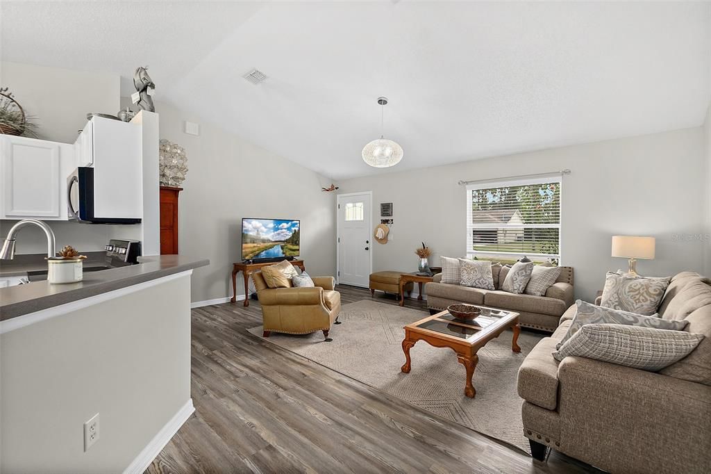 For Sale: $289,000 (3 beds, 2 baths, 1222 Square Feet)