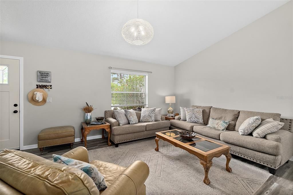 For Sale: $289,000 (3 beds, 2 baths, 1222 Square Feet)