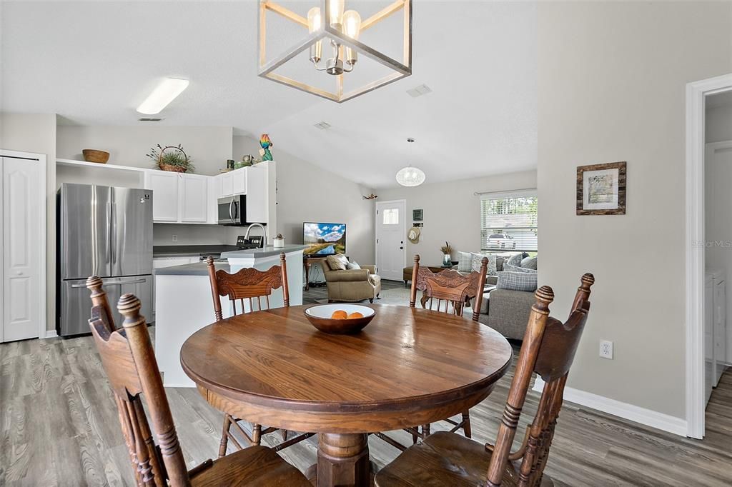 For Sale: $289,000 (3 beds, 2 baths, 1222 Square Feet)