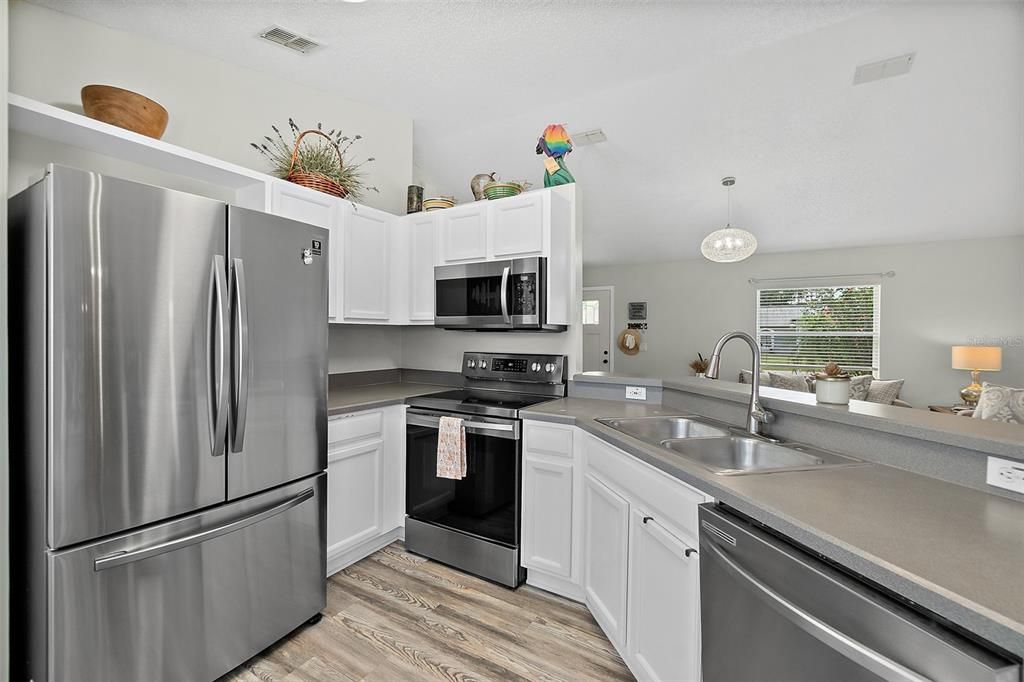 For Sale: $289,000 (3 beds, 2 baths, 1222 Square Feet)