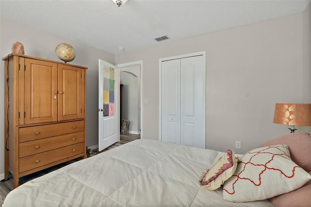 For Sale: $289,000 (3 beds, 2 baths, 1222 Square Feet)