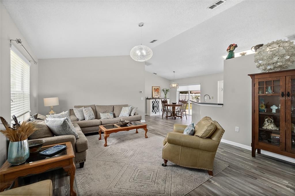 For Sale: $289,000 (3 beds, 2 baths, 1222 Square Feet)