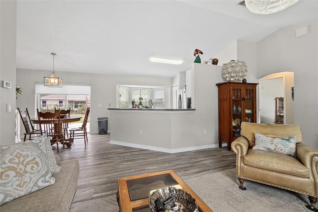 For Sale: $289,000 (3 beds, 2 baths, 1222 Square Feet)