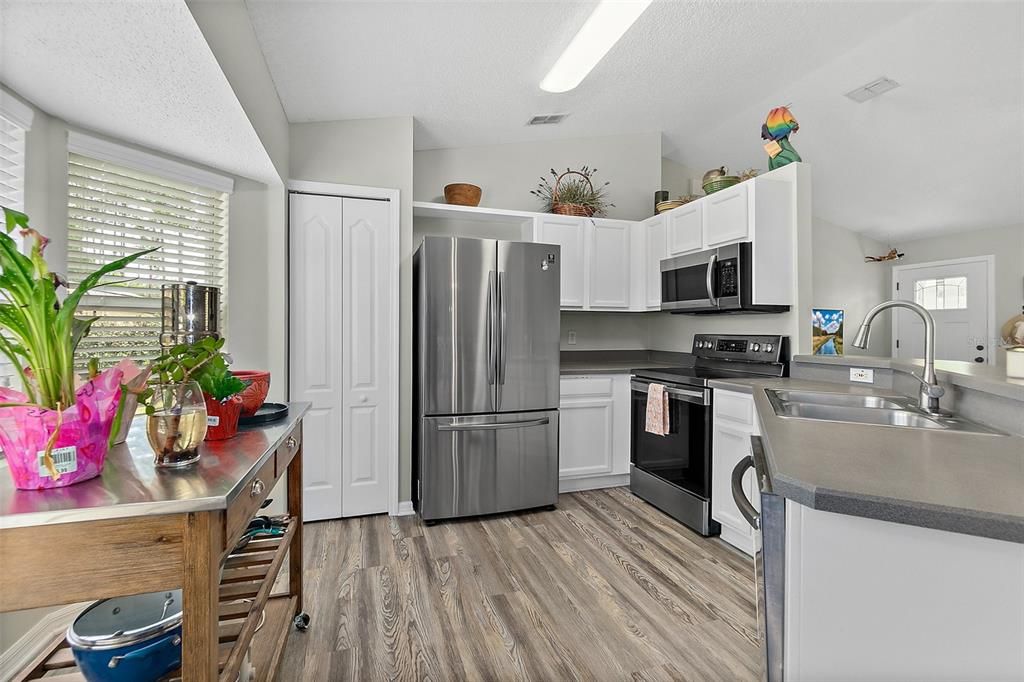 For Sale: $289,000 (3 beds, 2 baths, 1222 Square Feet)