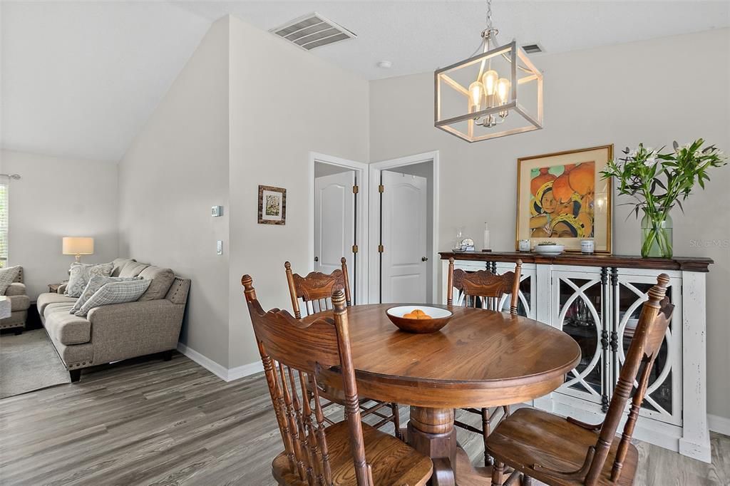 For Sale: $289,000 (3 beds, 2 baths, 1222 Square Feet)