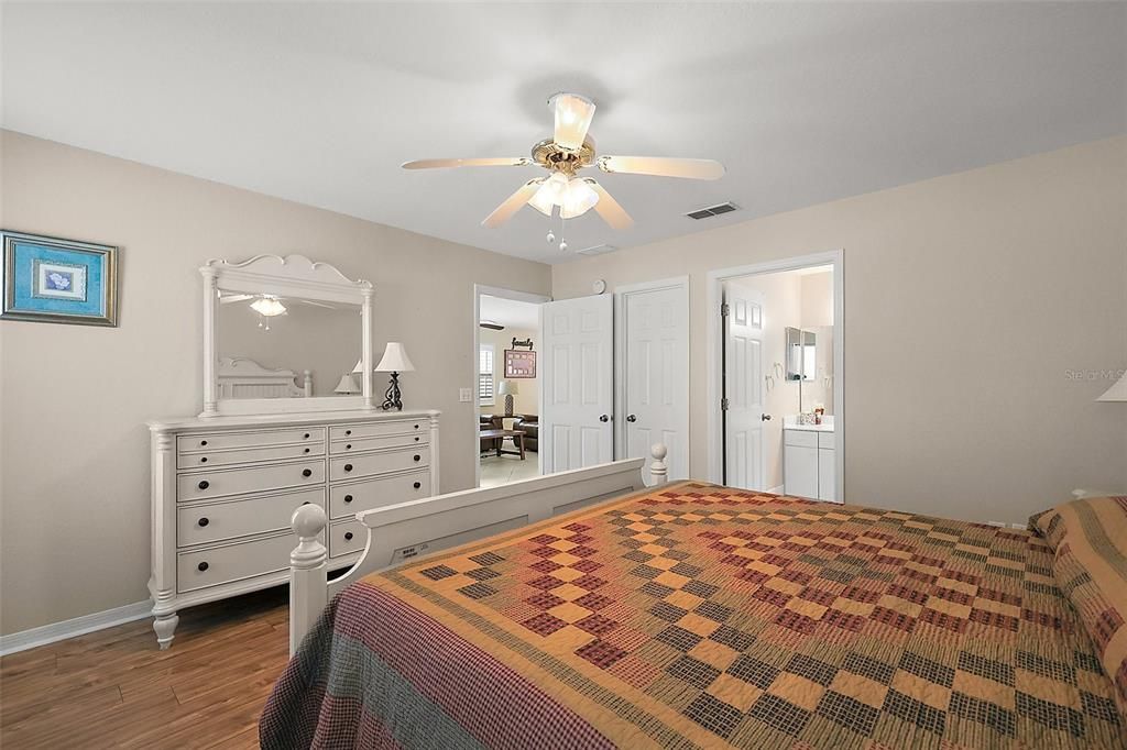 Active With Contract: $224,000 (2 beds, 2 baths, 1238 Square Feet)