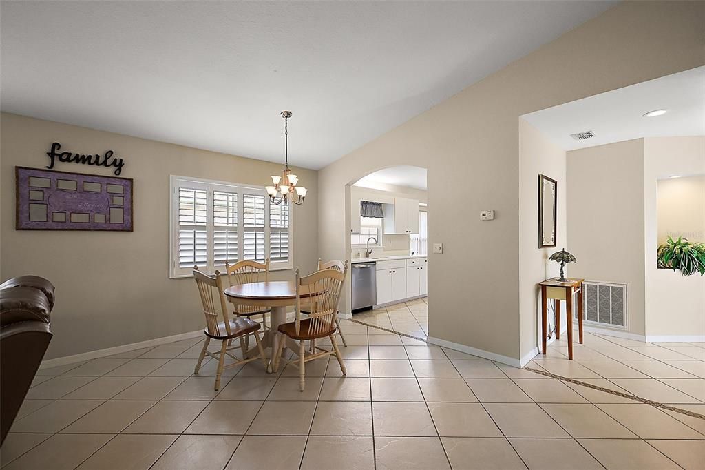 Active With Contract: $224,000 (2 beds, 2 baths, 1238 Square Feet)