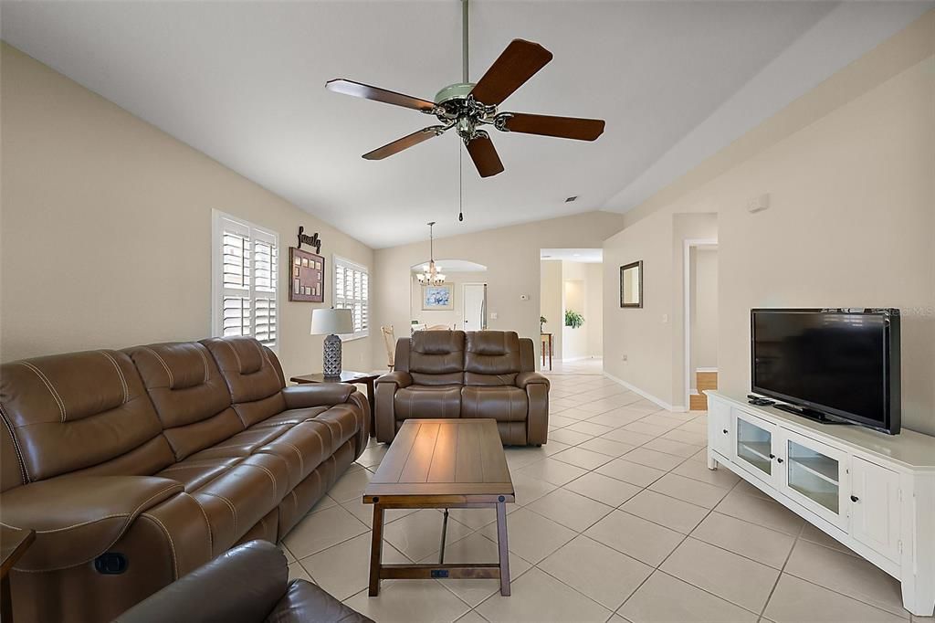 Active With Contract: $224,000 (2 beds, 2 baths, 1238 Square Feet)