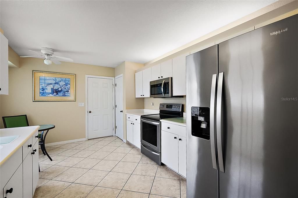 Active With Contract: $224,000 (2 beds, 2 baths, 1238 Square Feet)
