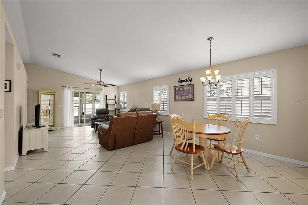 Active With Contract: $224,000 (2 beds, 2 baths, 1238 Square Feet)