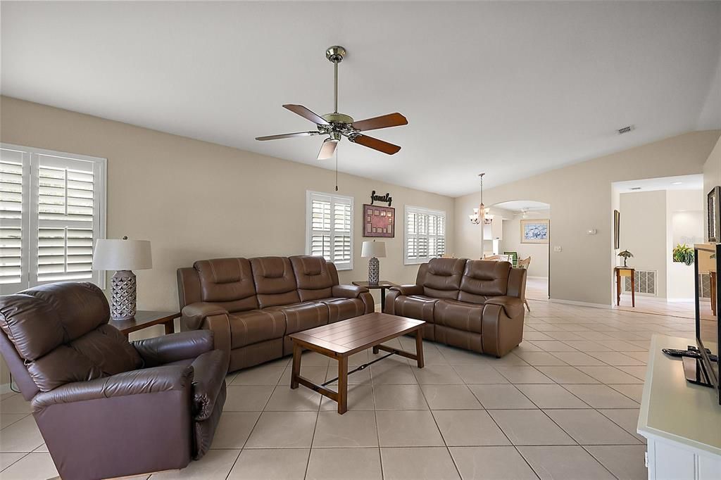 Active With Contract: $224,000 (2 beds, 2 baths, 1238 Square Feet)