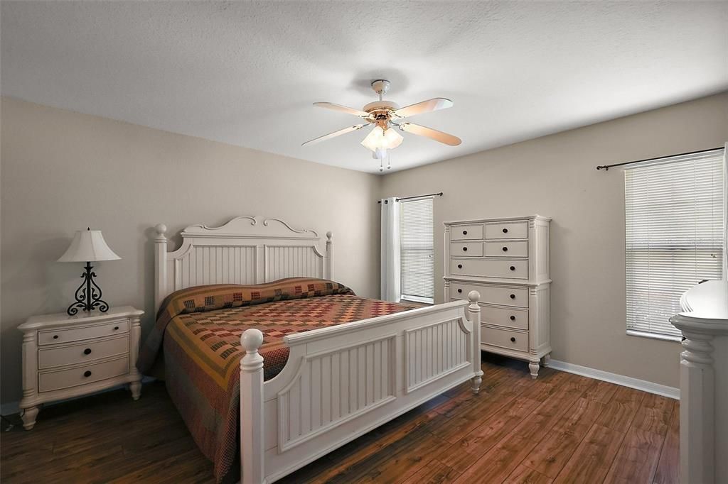 Active With Contract: $224,000 (2 beds, 2 baths, 1238 Square Feet)