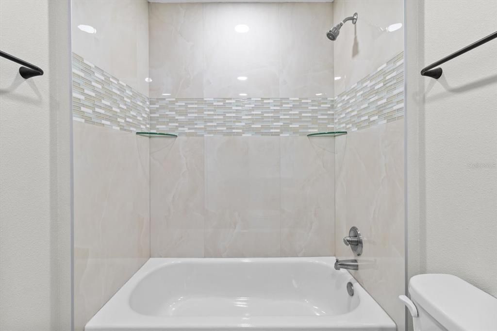 На продажу: $412,900 (4 спален, 2 ванн, 1930 Квадратных фут)