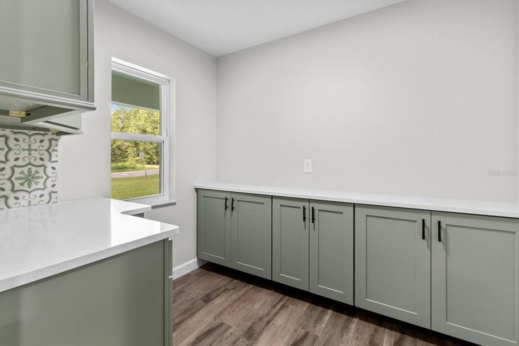 На продажу: $412,900 (4 спален, 2 ванн, 1930 Квадратных фут)