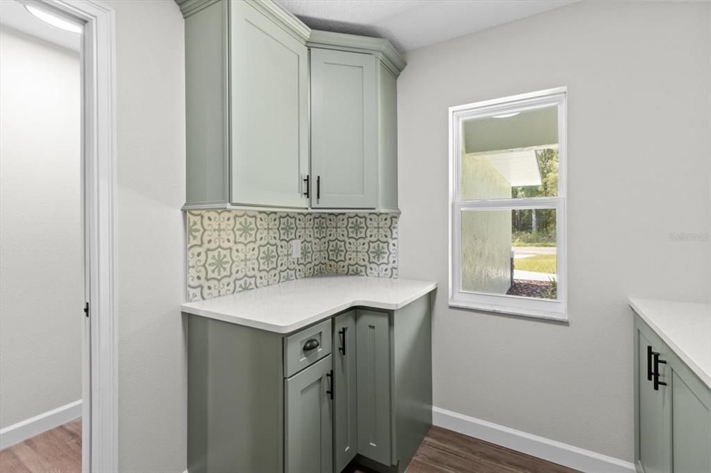 На продажу: $412,900 (4 спален, 2 ванн, 1930 Квадратных фут)