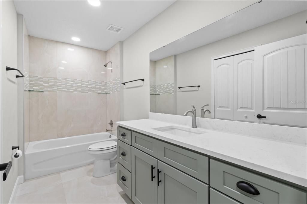 На продажу: $412,900 (4 спален, 2 ванн, 1930 Квадратных фут)