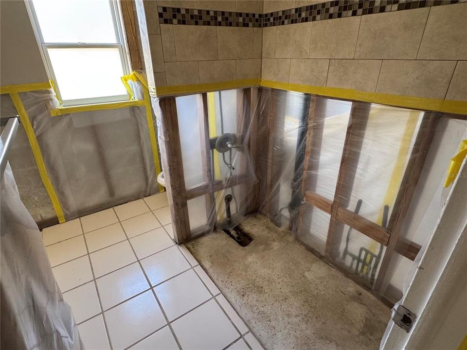 合同活跃: $284,900 (3 贝兹, 2 浴室, 1620 平方英尺)