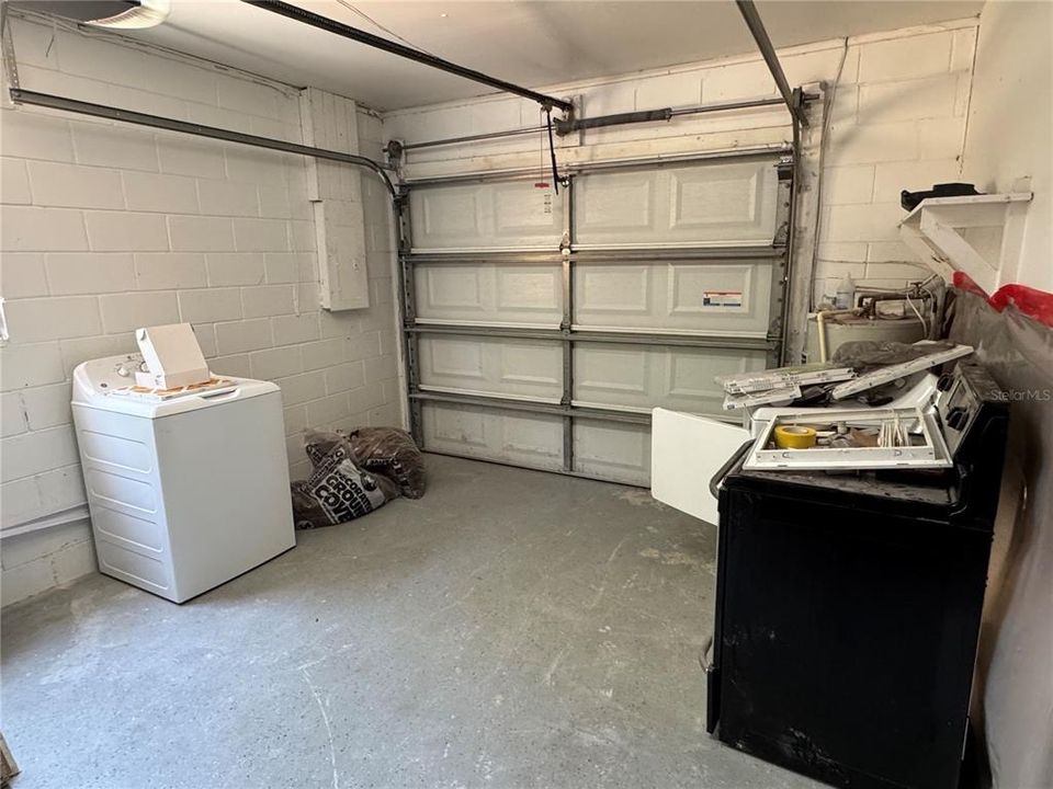 合同活跃: $284,900 (3 贝兹, 2 浴室, 1620 平方英尺)