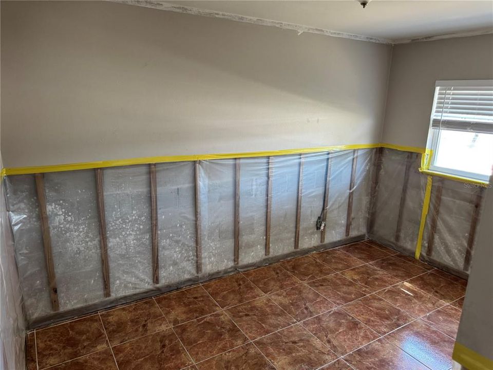 合同活跃: $284,900 (3 贝兹, 2 浴室, 1620 平方英尺)