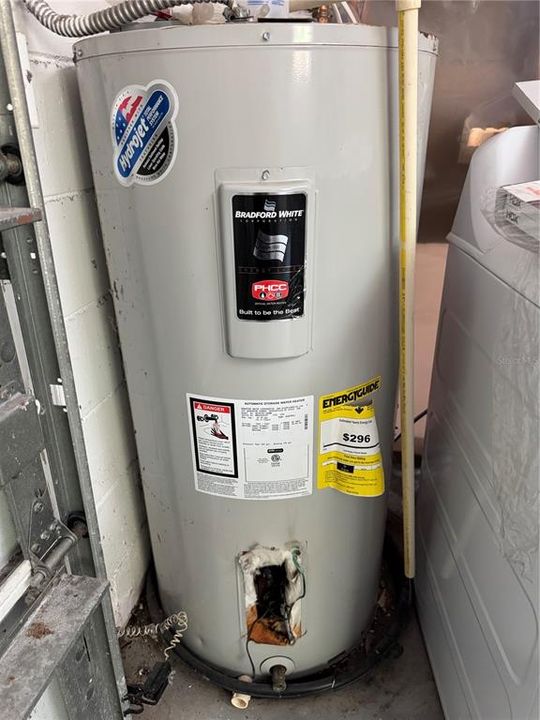 合同活跃: $284,900 (3 贝兹, 2 浴室, 1620 平方英尺)