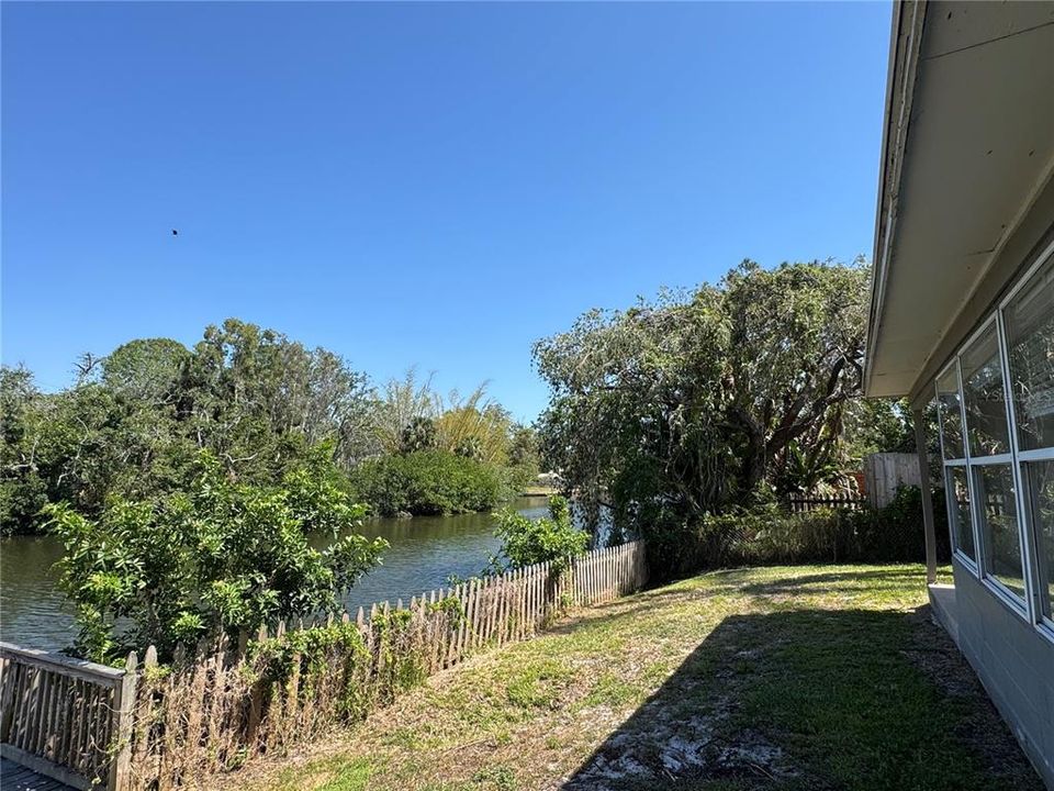 合同活跃: $284,900 (3 贝兹, 2 浴室, 1620 平方英尺)