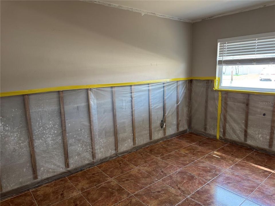 合同活跃: $284,900 (3 贝兹, 2 浴室, 1620 平方英尺)